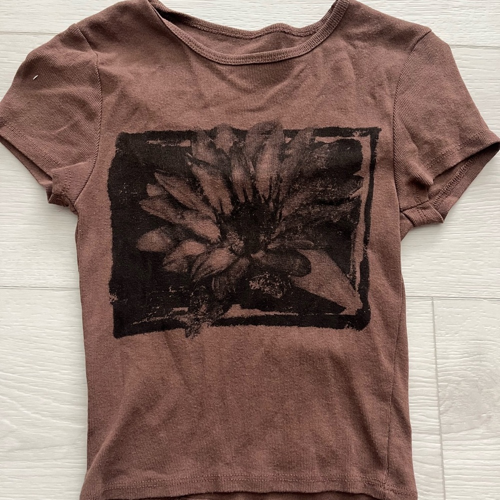 urban outfitters brown lily baby tee small